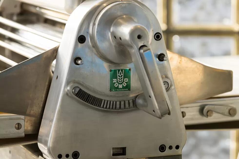 RONDO alte Teigausrollmaschine